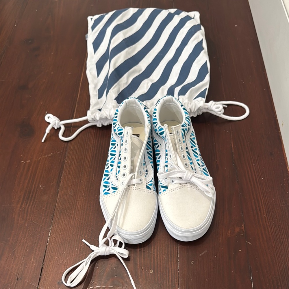 Custom Vans Blue and White Men’s 6.5 Women’s 8.0 BRAND NEW IN BAG